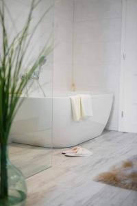 Fotografia z galérie ubytovania BL - The Penthouse, 24hr Self Check-in, 2 Bedrooms, Fireplace, AC, Panoramic View from main Balcony, 3-minute walk to City Center v Banskej Bystrici