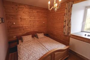 Postel nebo postele na pokoji v ubytování Castle Froidcour