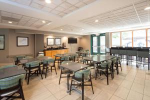 Restaurace v ubytování Best Western Inn & Suites San Mateo - San Francisco Airport + 17 fotografií