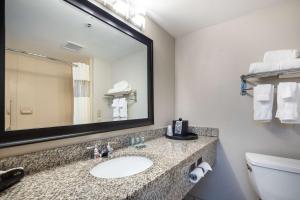 Koupelna v ubytování Best Western Inn & Suites San Mateo - San Francisco Airport
