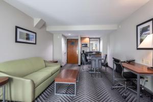 Posezení v ubytování Best Western Inn & Suites San Mateo - San Francisco Airport