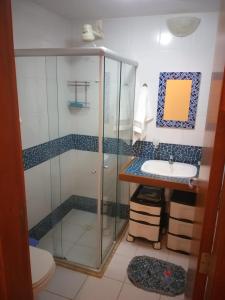 Ванна кімната в Imbassai - Casa Alto Padrão completa - Condominio Fechado - A1B1