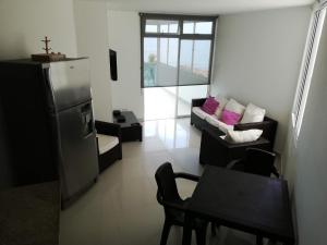 a living room with a couch and a refrigerator at Hermosa vista Mar in Cartagena de Indias