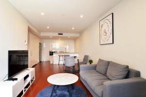 Телевизор и/или развлекательный центр в Atlas Apartments by CLLIX +27 фотографий