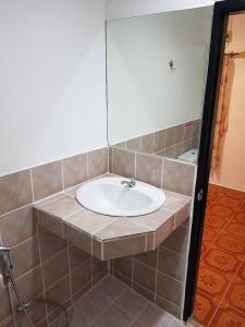 Galeriebild der Unterkunft ริมระเบียงทะเล รีสอร์ท in Phetchaburi