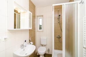 Kúpeľňa v ubytovaní Cozy duplex apartment A1, close to the Sunset Beach near Dubrovnik