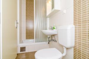 Kúpeľňa v ubytovaní Cozy duplex apartment A1, close to the Sunset Beach near Dubrovnik