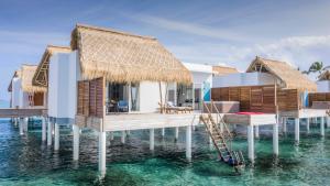 Bazén v ubytování Emerald Maldives Resort & Spa-Deluxe All Inclusive nebo v jeho okolí