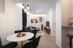 TV a/nebo společenská místnost v ubytování Apartment Ivano & Josip, Bacvice beach