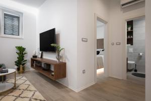 TV a/nebo společenská místnost v ubytování Apartment Ivano & Josip, Bacvice beach
