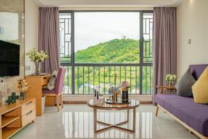 Nespecifikovaný výhled na hory nebo výhled na hory při pohledu z aparthotelu
