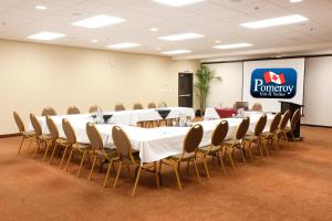 Konferenční prostory v ubytování Pomeroy Inn and Suites Chetwynd