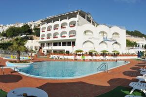 Bazén v ubytovaní Morcavallo Hotel & Wellness alebo v jeho blízkosti