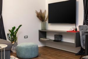 TV a/nebo společenská místnost v ubytování Apartment Ivano & Josip, Bacvice beach