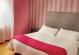A bed or beds in a room at El Retiro