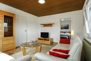 a living room with a couch and a table at Ferienwohnung Eberle in Eriskirch