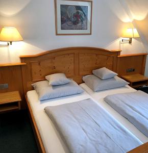 Postel nebo postele na pokoji v ubytování Hotel Eberbacher Hof