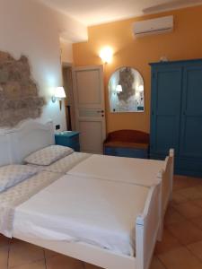 Giường trong phòng chung tại Dimora del Sole