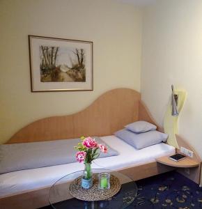 Postel nebo postele na pokoji v ubytování Hotel Eberbacher Hof