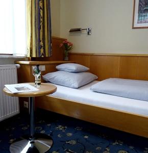 Postel nebo postele na pokoji v ubytování Hotel Eberbacher Hof