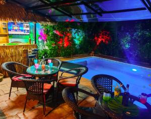 Bazén v ubytování Siri Villas Pattaya nebo v jeho okolí