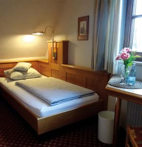 Postel nebo postele na pokoji v ubytování Hotel Eberbacher Hof + 27 fotografií
