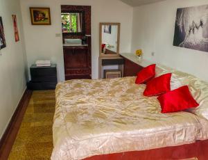 Postel nebo postele na pokoji v ubytování Siri Villas Pattaya
