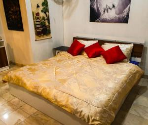 Postel nebo postele na pokoji v ubytování Siri Villas Pattaya