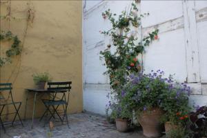 a patio with some flowers and a table and chairs at Sankt Annæ 10 in Copenhagen