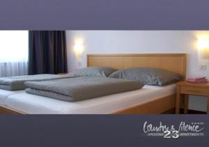 Ένα ή περισσότερα κρεβάτια σε δωμάτιο στο Arizona 23 Apartments [25+ ADULTS ONLY]