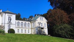 Vonkajšia záhrada v ubytovaní Pokoje Gościnne Pałac w Balicach Instytut Zootechniki PIB + 37 fotografií