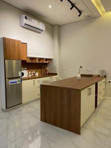 A cozinha ou cozinha compacta de REST IN