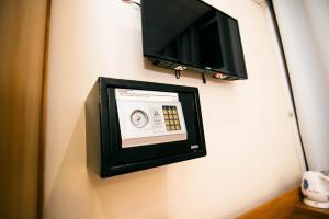 TV a/nebo společenská místnost v ubytování Zomatel Hotel