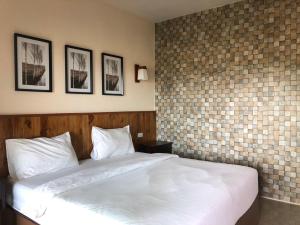 Postel nebo postele na pokoji v ubytování มิตรภาพโฮเทล ( Mittrapap Hotel )