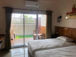 Postel nebo postele na pokoji v ubytování มิตรภาพโฮเทล ( Mittrapap Hotel )