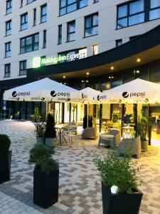 En restaurang eller annat matställe på Holiday Inn Express Warsaw - Mokotow, an IHG Hotel