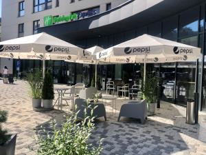 Ein Restaurant oder anderes Speiselokal in der Unterkunft Holiday Inn Express Warsaw - Mokotow, an IHG Hotel 