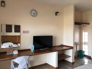 TV a/nebo společenská místnost v ubytování มิตรภาพโฮเทล ( Mittrapap Hotel )