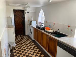 Kuchyň nebo kuchyňský kout v ubytování Cobweb Hall + 4 fotografie