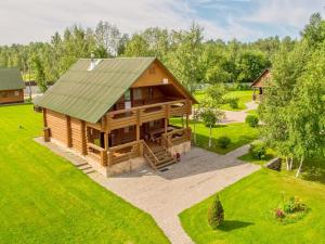 an overhead view of a log cabin in a park at Holiday home Rodnaya Usadba in Krotovo
