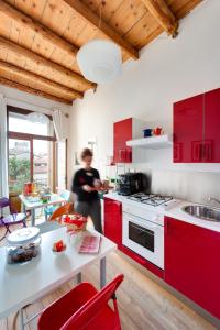 Kuhinja oz. manjša kuhinja v nastanitvi B&B Borgo Castello