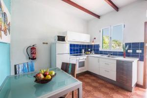 Kuchyňa alebo kuchynka v ubytovaní Casa Drago - Villa Perenquén
