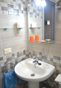 Koupelna v ubytování Apartamentos Casa Junonia + 37 fotografií