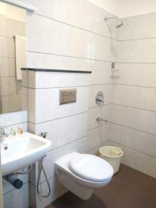Koupelna v ubytování Avea Accommodation + 36 fotografií