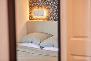Postel nebo postele na pokoji v ubytování Treehouse Inn