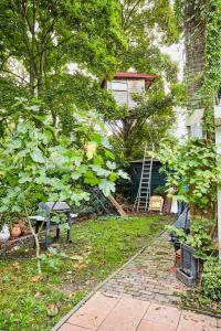 Zahrada ubytování Treehouse Inn