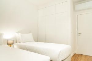 Кровать или кровати в номере Apartamentos Fernão de Ornelas by Heart of Funchal