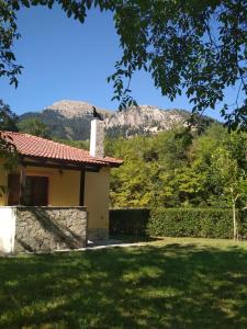 A general mountain view or a mountain view taken from A villát