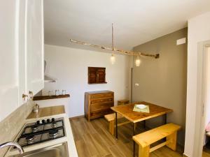 Kuchyňa alebo kuchynka v ubytovaní Agriturismo Casa Orsini