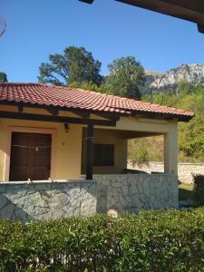 A general mountain view or a mountain view taken from A villát